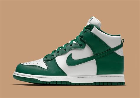 nike shoes green white.